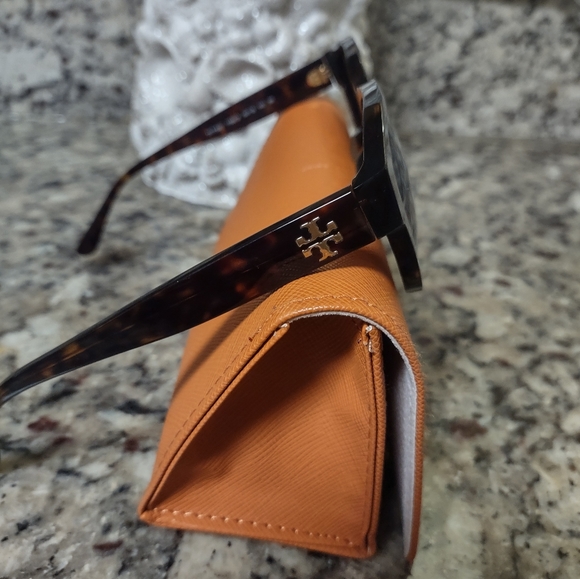 Tory Burch Acetate Tortoise Shell Cateye Sunglasses NWT - Picture 2 of 7